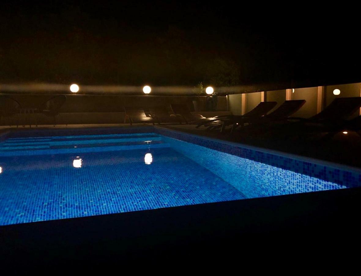 Paradise Brbinj المظهر الخارجي الصورة